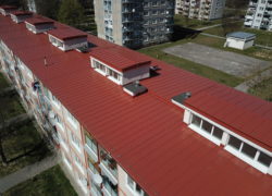 Typ krytiny : Acoperiș pliat roșu-maro – RAL3009