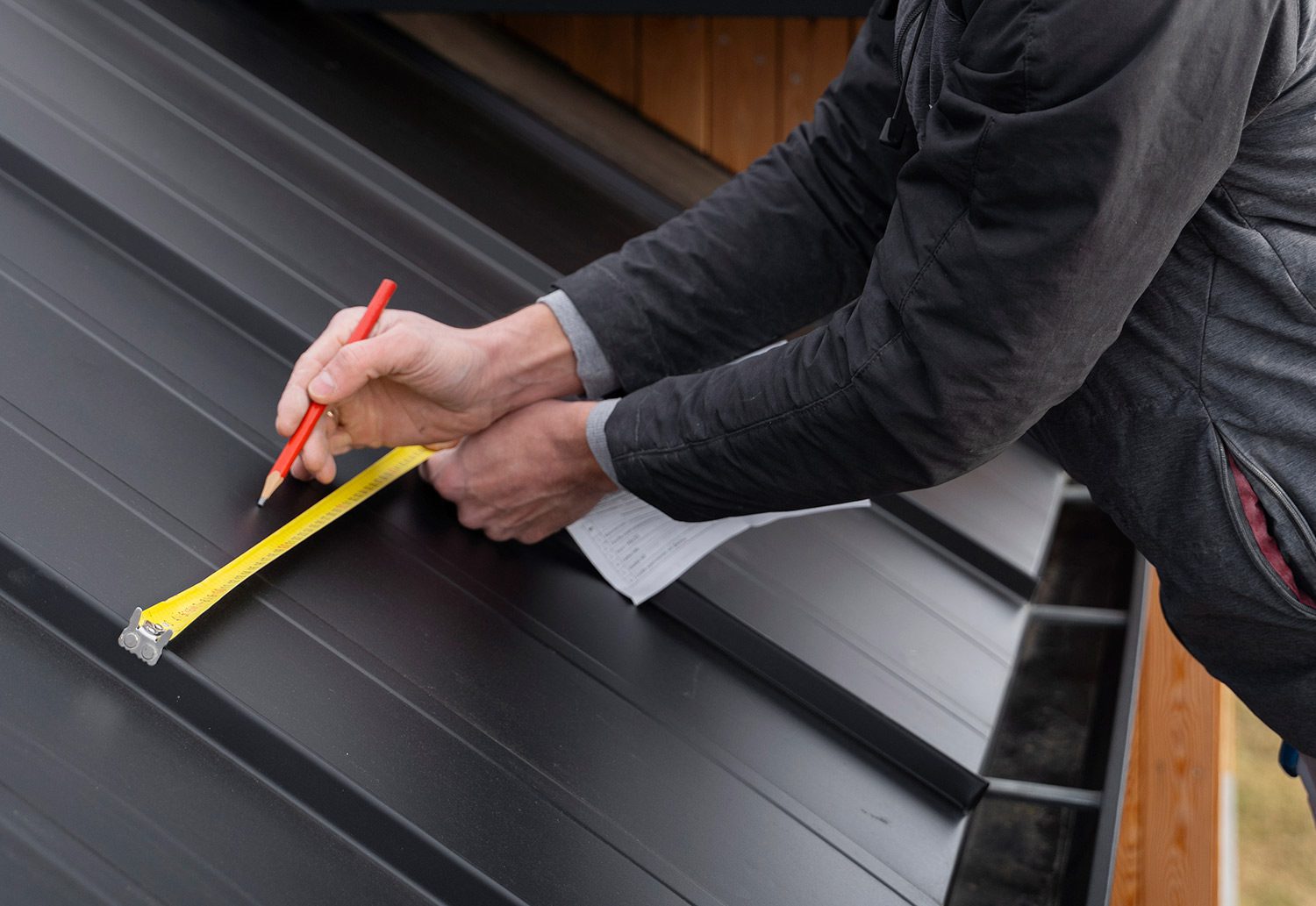 Calculator suprafață acoperiș: cum calculezi corect și ce măsurători îți trebuie